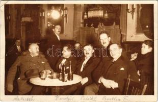 1927 Szeged, férfitársaság a Tisza kávéház és szállodában, belső. Gábor Endre photo (gyűrődések / creases)