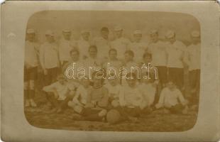 1914 Dévaványa, focisták 'DSC' feliratos mezben és sapkában, labdarúgás, csoportkép. photo (EM)
