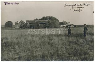 1916 Temesvár, Timisoara; Bauernhof in der Pussta / parasztház, tanya a pusztán, gémeskút / peasant house, farm, shadoof. photo (kopott élek / worn edges)