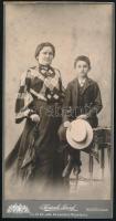 cca 1900 Anya és fia portréja, kabinetfotó Kossak József cs. és kir. udvari fényképész buziásfürdői ...