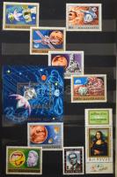 Magyar gyűjtemény az 1960-1970-es évekből 2 db A4 + 5 közepes berakóban, hozzá emléklapok, alkalmi b...