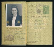 1941 Komáromban kiállított útlevél keményfedeles