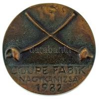 1982. "COUPE FABIK - Nagykanizsa" egyoldalas öntött bronz vívóverseny emlékérem, hátoldalán gravírozással, dísztokban + 1981. emléklap, egy másik emlékérem adományozásáról (80mm) T:XF