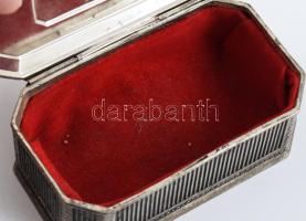 Zsánerjelenetes ezüstözött díszdoboz, 6x11 cm