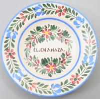 cca 1890 Éljen a haza. feliratos fajansz dísztál, jelzés nélkül, kopással, mázrepedéssel, d: 23 cm