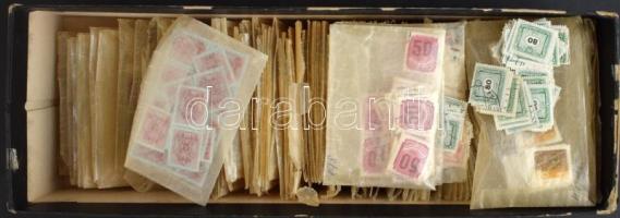 1945-1987 Portó zacskózott rendező, kb 8.500 db bélyeggel