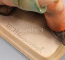 1939-1949 Hummel esernyős fiú, sérült, jelzett, m: 19 cm