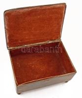 cca 1910/30 Atlétikai jelenetekkel díszített réz díszdoboz, 9,5x13 cm