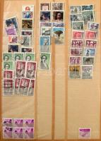 Spanyolország szétesőben lévő könyvkötészeti berakó teles bélyegekkel + 30 lapos A4-es rendező sok spanyol bélyeggel, dobozban