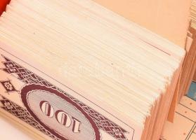 Régi Gazdálkodj okosan! társasjáték bábuk, pénzek, takarékbetétkönyvek, kártyák