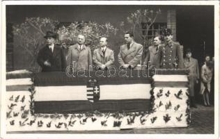 1942 Budapest XIII. Lakos és Székely gépgyári ünnepély, életbiztosítási jutalmak kiosztása, magyar címeres zászló. photo