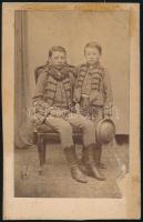 cca 1870 Két fiatal fiú magyaros viseletben, vizitkártya Friedman pesti műterméből, kis sérüléssel, ...