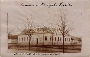 1923 Felsőszeli, Felső-Szeli, Horné Saliby; Obecni Dom / községháza / town hall. photo (gyűrődések / creases)