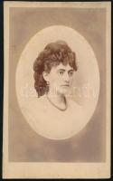 cca 1870 Hölgy (özvegy Moldován Kálmánné) portréja, porcelánkép utánzatú vizitkártya Samuel Herter b...