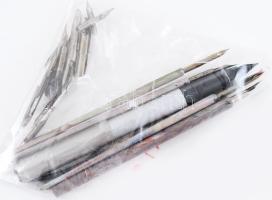 6 darab régi toll és 6 darab tollhegy