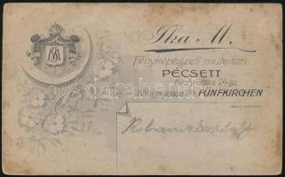 cca 1910-1915 Katonatiszt lövészbojttal, távbecslő ügyességi jelvénnyel, vizitkártya Ika M. pécsi mű...
