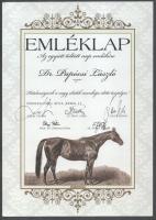 Lovas emléklap aláírásokkal: Lázár Vilmos és Zoltán fogathajó világbajnokok, dr. Papócs László (1939-2015) állatorvos, egyetemi tanár, dr. Móré Attiila ,az Alphavet állatgyógyászati zrt tulajdonosa, Prof. dr. Sótonyi Péter akadémikus, dékán, stb, prof.dr. Fehér Károly a Magyar Lovassport Szövetség igazgatója 20x30 cm