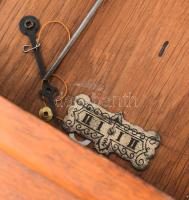 Art nouveau falióra, felesütős, fózolt üveggel, kulccsal, súlyok nélkül, 65x25 cm