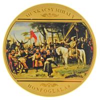 ifj. Szlávics László (1959-) DN "Munkácsy Mihály - Honfoglalás" kétoldalas multicolor rátétes aranyozott Cu emlékérem kapszulában, peremen sorszámozott "01119" (40mm) T:AU