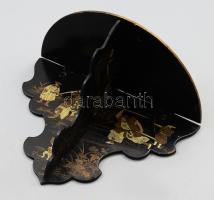 Antik japán lakkozott fa sarokpolc, cca 19. sz. második fele, kopással, 25x19 cm