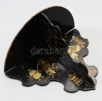 Antik japán lakkozott fa sarokpolc, cca 19. sz. második fele, kopással, 25x19 cm