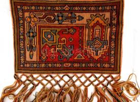 Kaukázusi mintás kelim falitextil, mérete rojtok nélkül39x58 cm