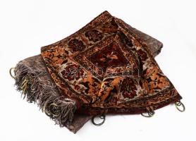 Nagyméretű mokett faliszőnyeg, szélén akasztókarikákkal, cca 250x150 cm