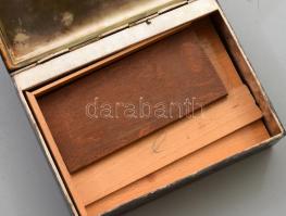 2 darab díszdoboz, egyikben sérült fa betéttel, h: 15 cm