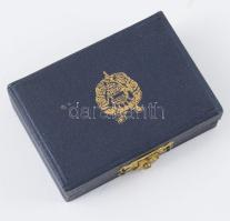 Kádár-kori tiszti rangjelző csillagok díszdobozban