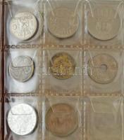 Kisalakú műbőr érmeberakó, összesen 60db férőhellyel, benne 24db vegyes külföldi érmével, közte Néme...