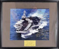 1997 Az USS JFK (United States Ship John Fitzgerald Kennedy) anyahajó kapitánya és légi század kapit...