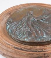 Nagy Lajos Imre (1949-): Garabonciás. Bronz plakett, fa lapon, d: 9,5 cm