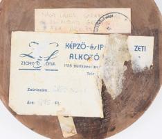 Nagy Lajos Imre (1949-): Garabonciás. Bronz plakett, fa lapon, d: 9,5 cm