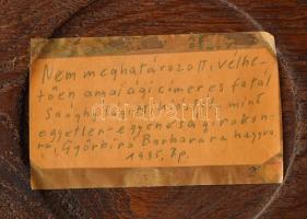 Festett családi címeres fatál, 1935. A hátoldali felirat tanúsága szerint Saághy Sági Miklóstól szár...