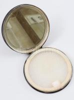 Pudrié szüreti jelenettel, domborműves díszítéssel, ezüstözött fém, jó állapotban 8 cm