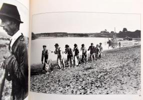 A. Kertész 1894 - 1985 - 1994. Szerk.: Kolta Magdolna. Bp., 1994, Magyar Fotográfiai Múzeum-Pelikán ...