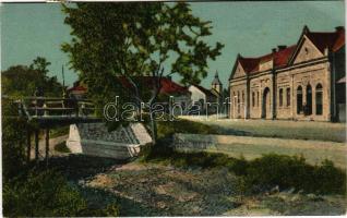 1926 Kovászna, Covasna; Piata Regele Ferdinand cu str. garei / Ferdinánd király tér, részlet a Vasút utcával, híd / square, street, bridge (EB)