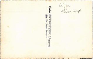 Lippa, Lipova; ház, előtte a család / house, with family members. Steinitzer photo