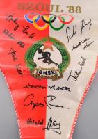 1988 Szöul olimpiai zászló magyar olimpikonok nyomtatott aláírásával 41 cm