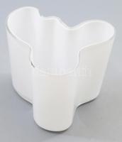 "Savoy" váza. Finnország, Iittala gyár, Alvar Aalto (1898-1976) terve (1937), kétrétegű opálüveg, címkével jelzett, hibátlan, 15x13x12 cm /// "Savoy" vase. Finland, Iittala factory, design by Alvar Aalto (1898?1976) in 1937, double-layered opal glass, with label, flawless, 15×13×12 cm