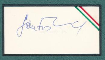 Lantos Mihály labdarúgó az Aranycsapat játékosának saját kézzel írt aláírása kivágáson, képe alatt.