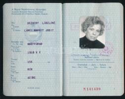 1978-1981 Magyar Népköztársaság fényképes útlevele, olasz, kanadai és amerikai bejegyzésekkel