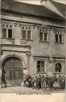 1913 Beszterce, Bistritz, Bistrita; A legrégibb épület a XIV. századból, J. K. Wasta férfi szabó üzlete az Erszény utcában. Bartha Mária kiadása / the city's oldest building from the 14th century, tailor's shop (fl)