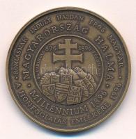 1996. "A Haza Építéséért Emlékérem" kétoldalas bronzozott Cu emlékérem sorszámozott tanúsítvánnyal, kapszulában. "Magyarország halma - Millennium 1896 - A Honfoglalás emlékére 1996 - Romlásnak indult hajdan erős magyar / Isten áldd meg a magyart, jó kedvvel, bőséggel, nyújts feléje védő kart, ha küzd ellenséggel. Balsors akit régen tép, hozz rá víg esztendőt, megbűnhődte már e nép a múltat, s jövendőt!" (42,5mm) T:UNC