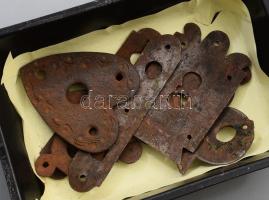 8 darab régi zárcímer, közte ritka 19. századi darabbal.