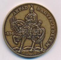 Lebó Ferenc (1960-) 1996. "A honfoglalás emlékére / Árpád nagyfejedelem" kétoldalas bronzozott Cu emlékérem kapszulában (42,5mm) T:UNC