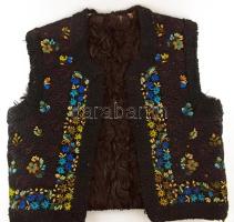 Mellény. cca 20. sz. eleje, Máramaros, hímzett irha, jó állapotban, 50x50 cm