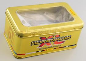 44 darab focis gyűjtőkártya dobozban, közte limitált darabokkal