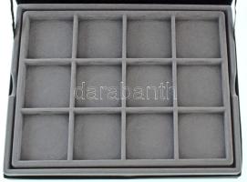 Éremtartó kazetta összesen 24 férőhellyel (50x50mm) kivehető tálcával, használt, de jó állapotban