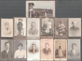 30 darab keményhátú fotó, 21x13 cm alatt, vegyes állapotban